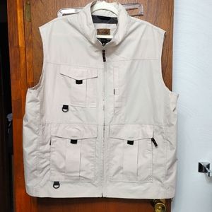 LN.  Big Sky Outfitters vest.  Size XL.  (701)